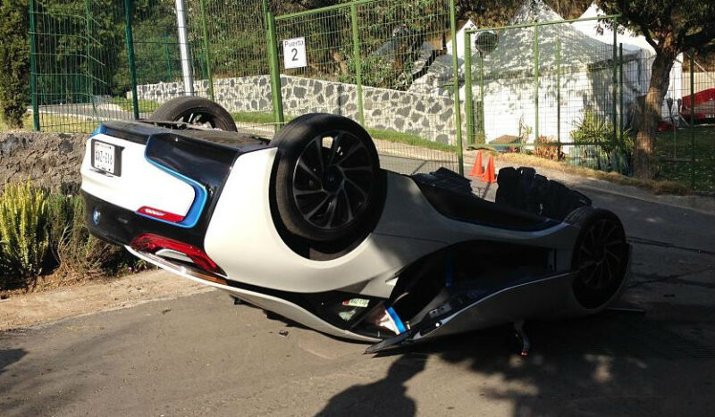 BMW i8 crashed in Mexico_چپ شدن ب ام و i8-3