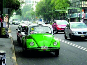 فولکس بیتل تاکسی، مشهور به وُچوس ( (Vochos مکزیکوسیتی، مکزیک