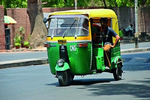 تاکسی‌های سه چرخ هندوستان معروف به توک‌توک (tuktuk)