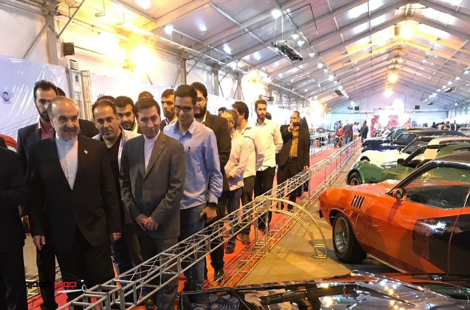 بازدید وزیر ورزش و جوانان از نمایشگاه خودروهای کلاسیک برج میلاد