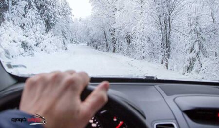 رانندگی در جاده برفی