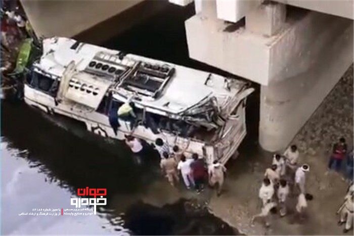 اتوبوس واژگون شده در هند