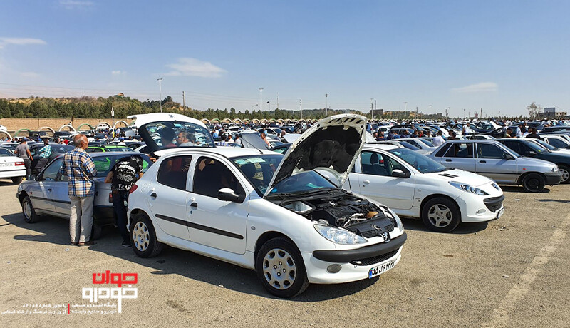 افراد در انتظار تعیین تکلیف وضعیت بازار خودرو