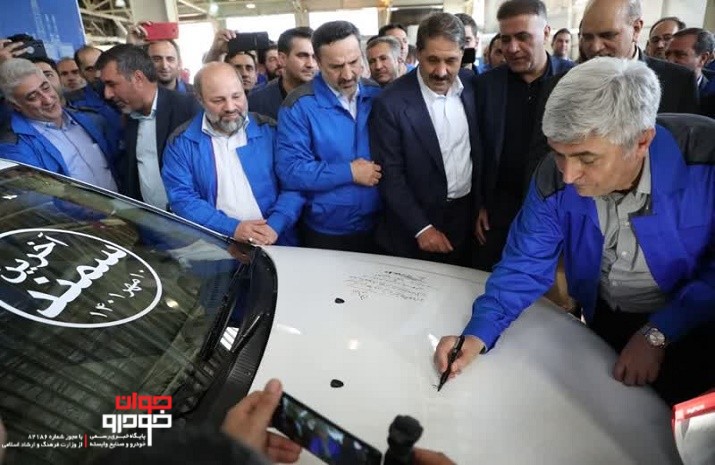 ایران‌ خودرو از سمند و پژو ۴۰۵ پیاده شد