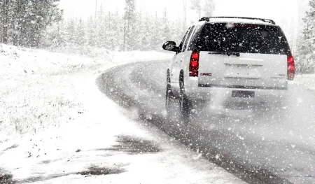 نکات مهمی که باید برای رانندگی در برف و یخ رعایت کنید!