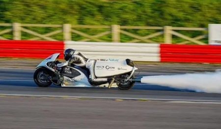 رکورد سرعت سریع ترین موتورسیکلت بخار دنیا شکسته شد!