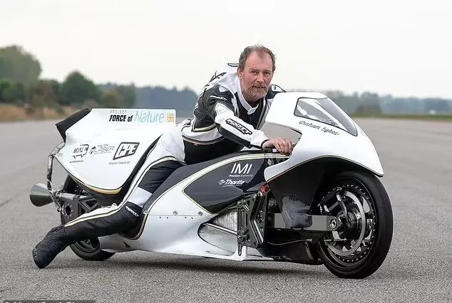 رکورد سرعت سریع ترین موتورسیکلت بخار دنیا شکسته شد!