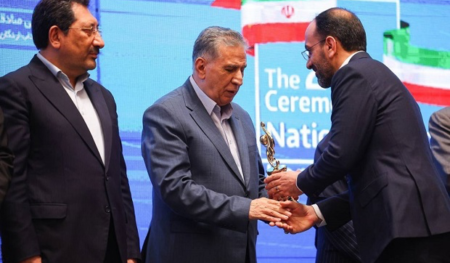 دریافت تندیس صادرکننده نمونه ملی توسط ایساکو