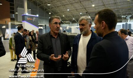 بازدید رئیس کمیسیون صنایع از غرفه پارس خودرو